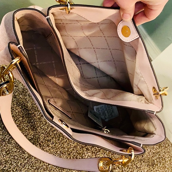 🎉 SALE 🎉 NWT! Michael Kors Dark Powder Blush Trisha Large Logo Shoulder Bag - Picture 13 of 17